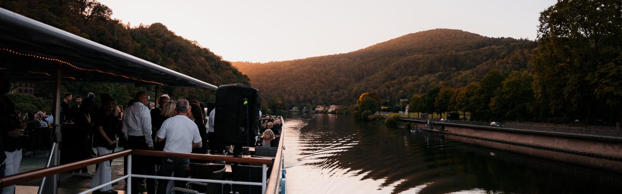 Sonnenuntergangs-Stimmung auf dem Schiff der Weissen Flotte Heidelberg