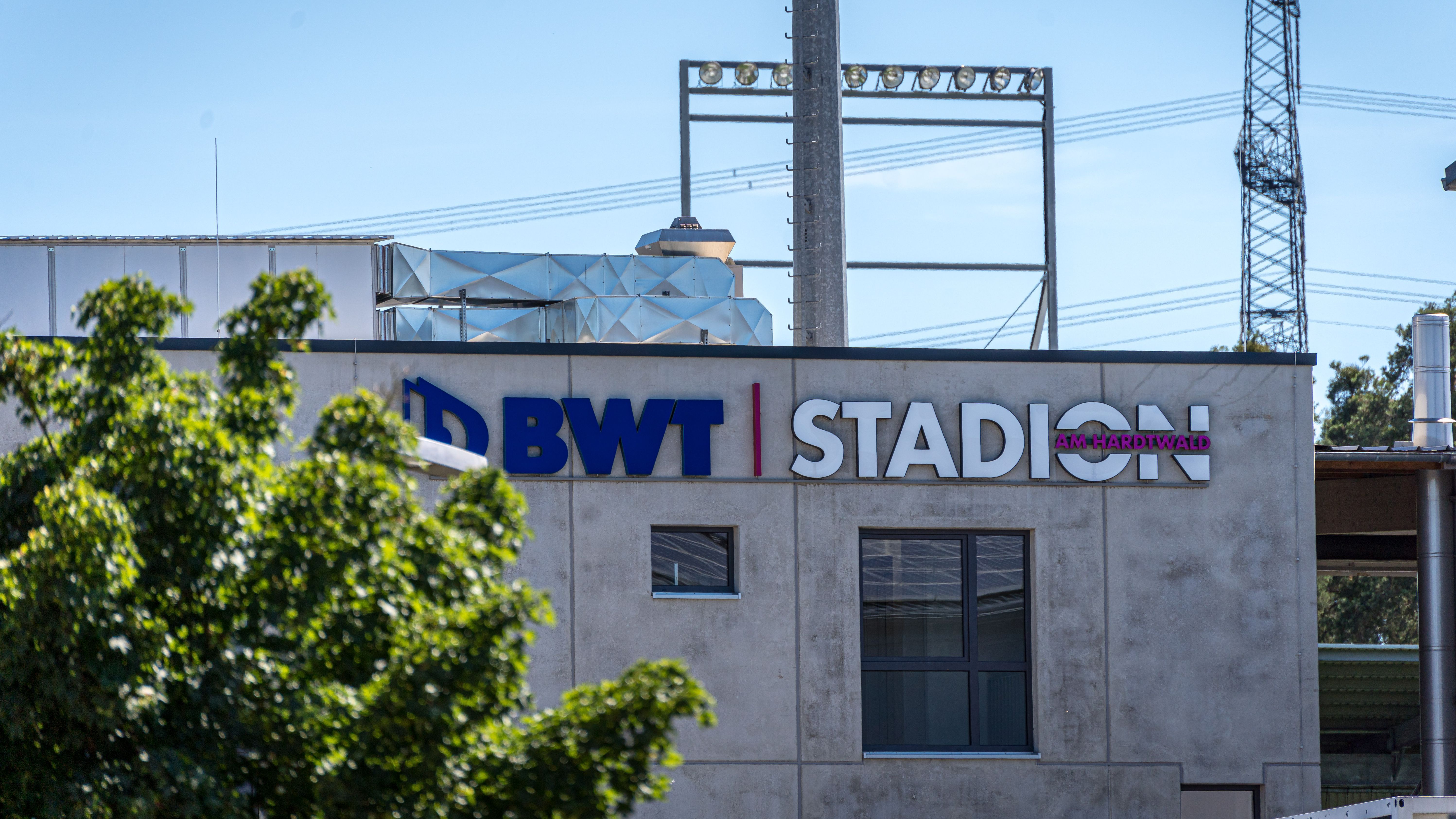 Das BWT-Stadion am Hardtwald ist die Heimspielstätte des SV Sandhausen