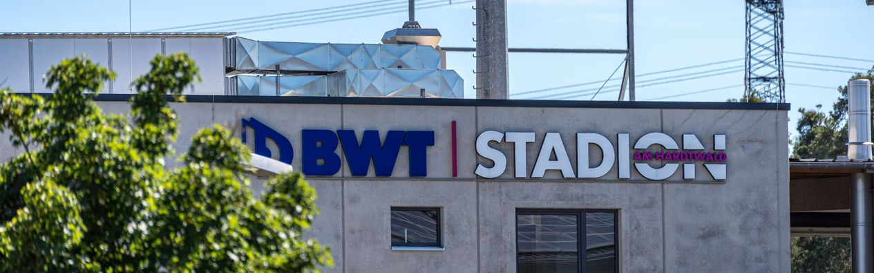 Das BWT-Stadion am Hardtwald ist die Heimspielstätte des SV Sandhausen