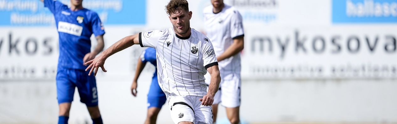 Jahn Herrmann beim Torschuss während der Partie gegen die TSG Balingen