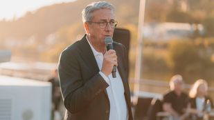 SVS-Präsident Jürgen Machmeier begrüßt die Partner