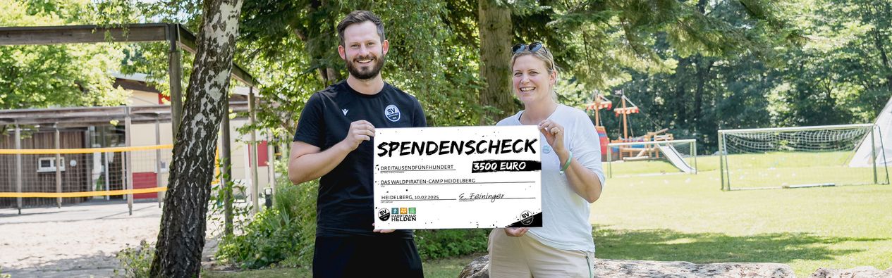 Spendenübergabe an das Waldpiraten Camp in Heidelberg