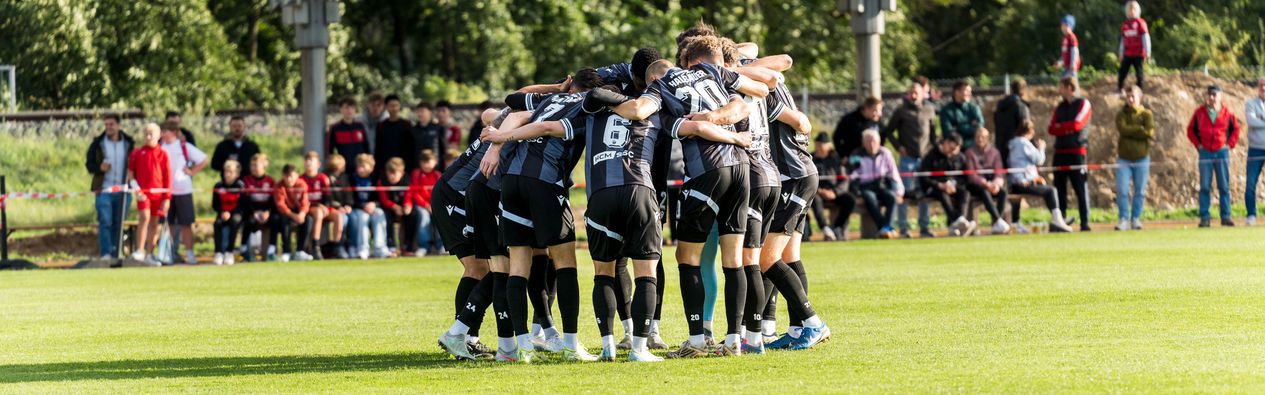 Mannschaftskreis vor der Begegnung gegen den FC Grünsfeld