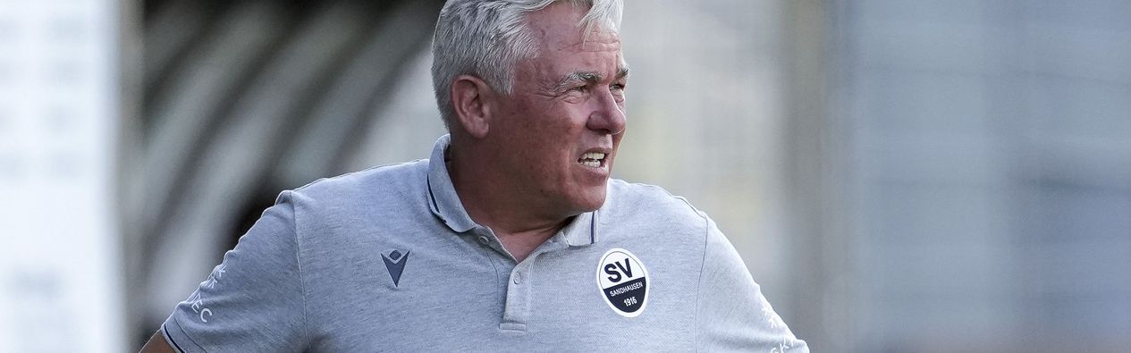 Olaf Janßen am Spielfeldrand