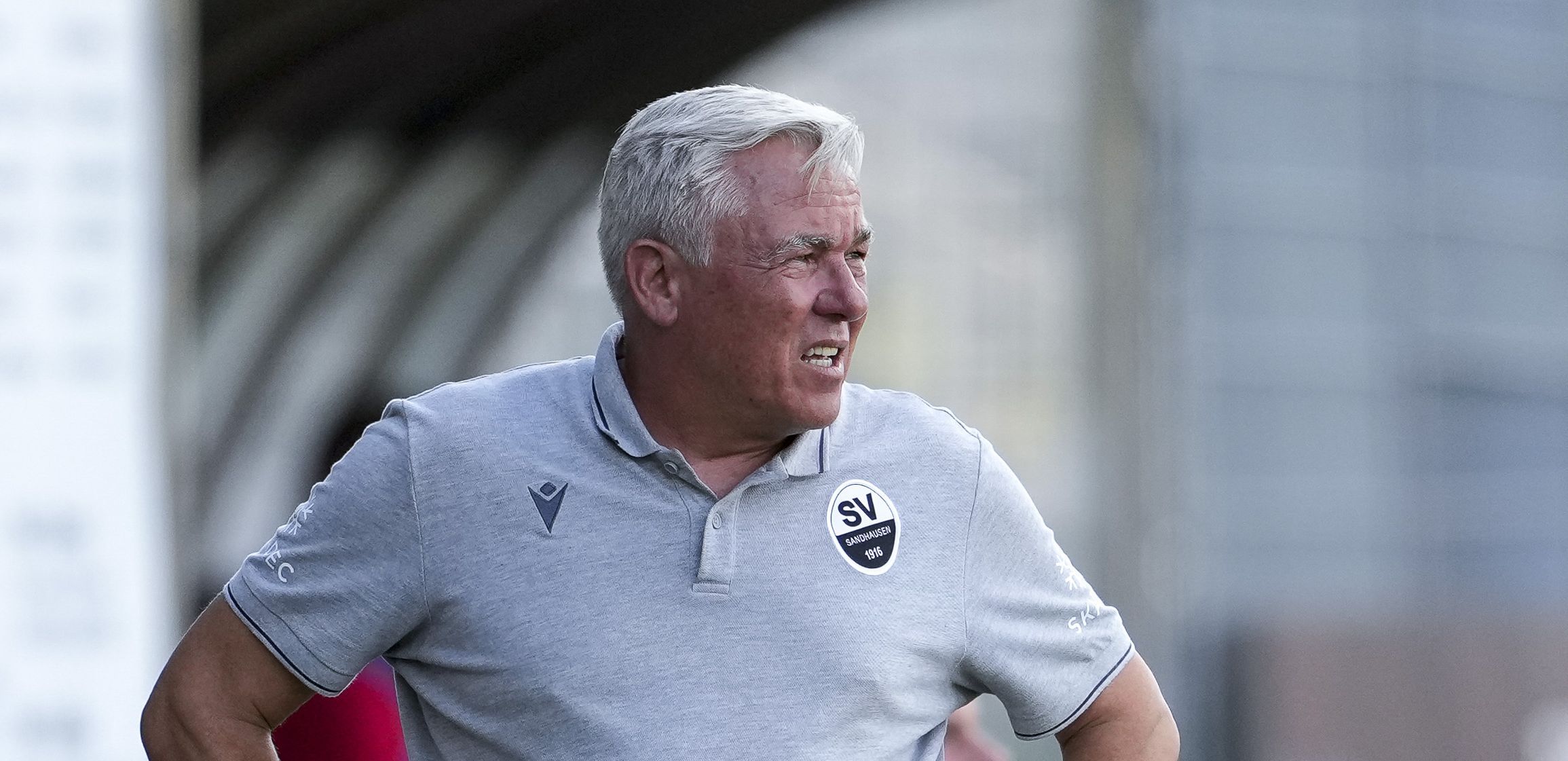 Olaf Janßen am Spielfeldrand