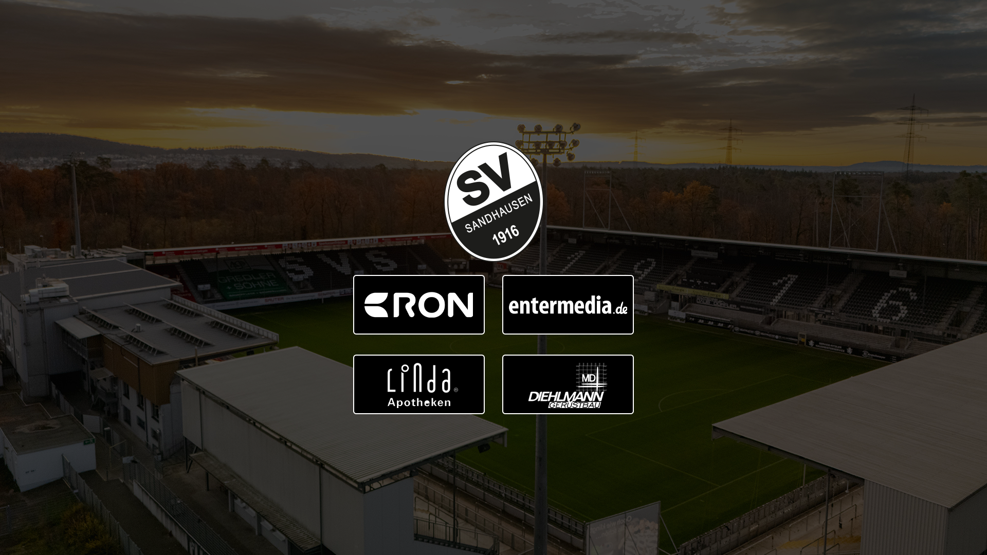 Grafische Zusammenstellung der Logos des SV Sandhausen, RON TV, entermedia, Linda Turmapotheke sowie MD Diehlmann. Im Hintergrund ist abgedunkelt eine Luftaufnahme des GP Stadions am Hardtwald zu erkennen.