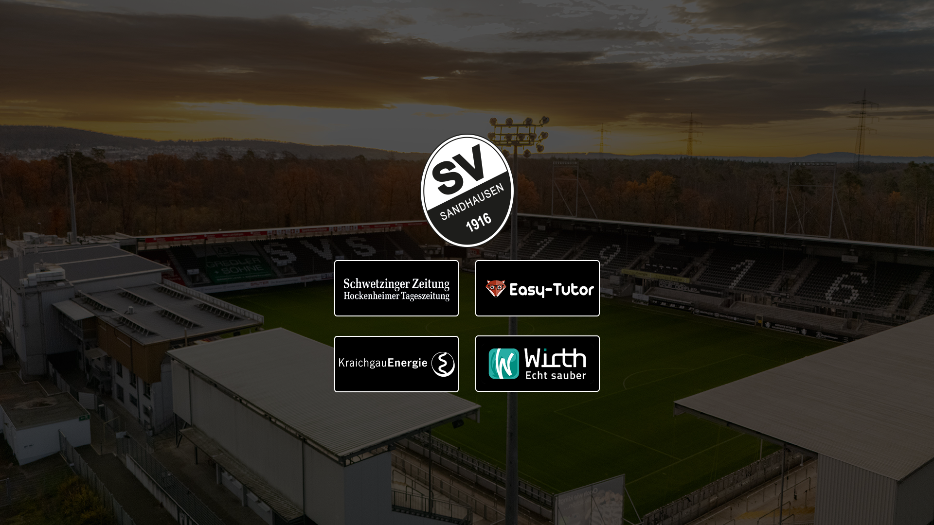 Logos der SVS-Partner vor einer Luftaufnahme des Stadions am Hardtwald
