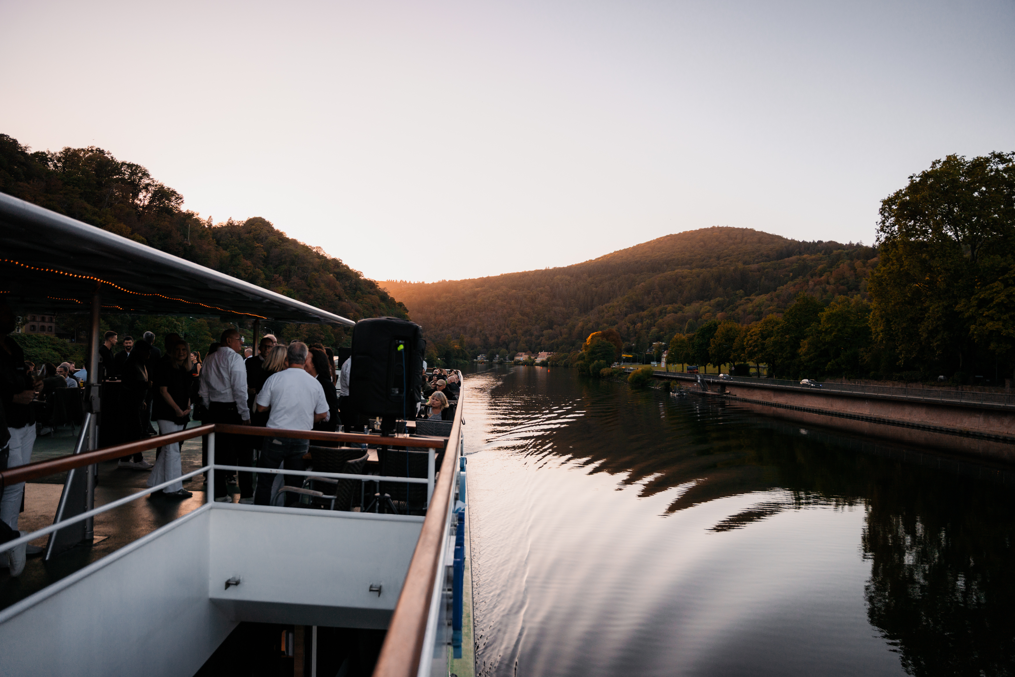 Sonnenuntergangs-Stimmung auf dem Schiff der Weissen Flotte Heidelberg